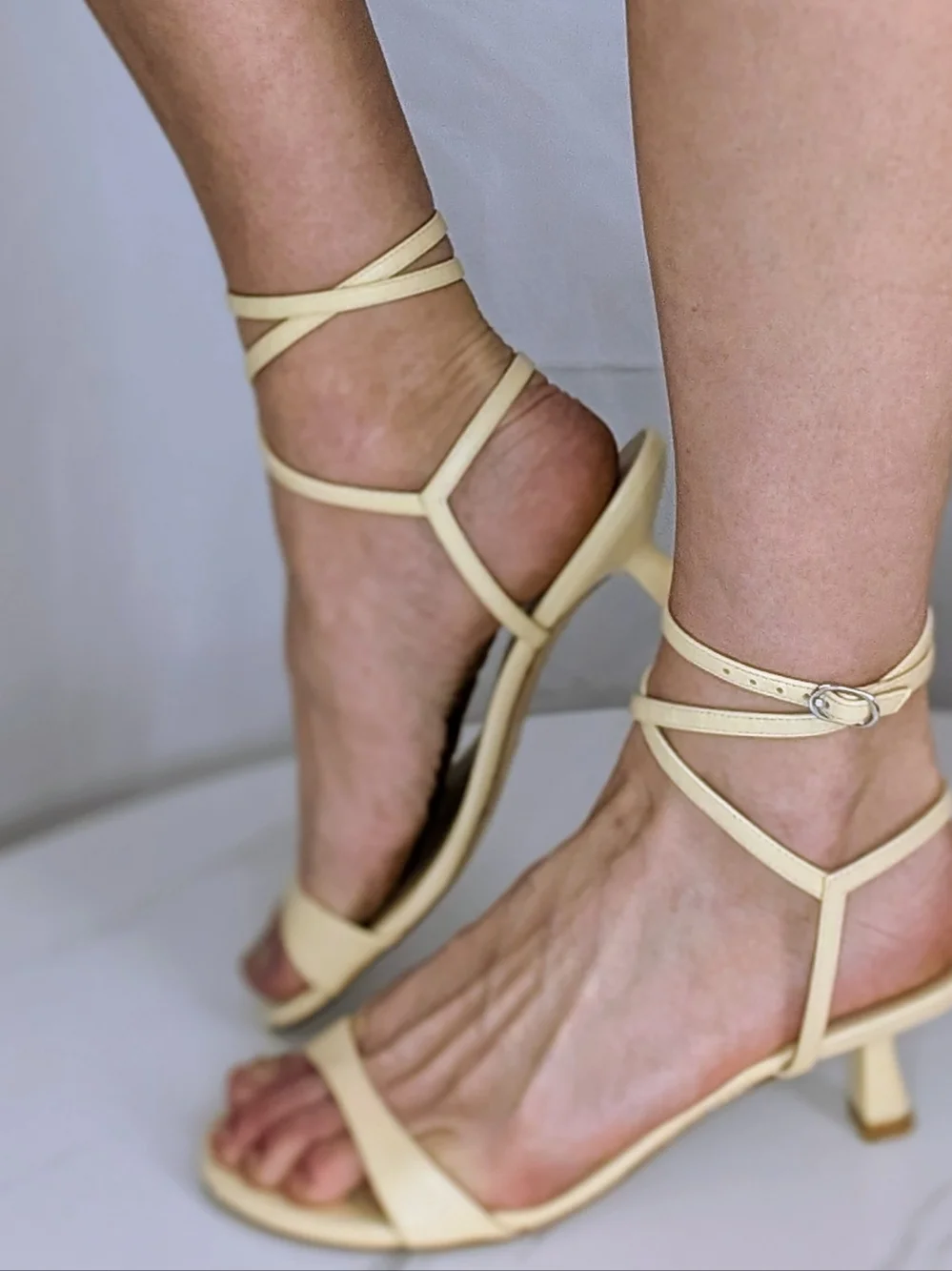 Stuart Weitzman Nudist Wrap Sandal Heels 8 Lemon Chiffon Strappy Kitten Heel - Picture 2 of 11